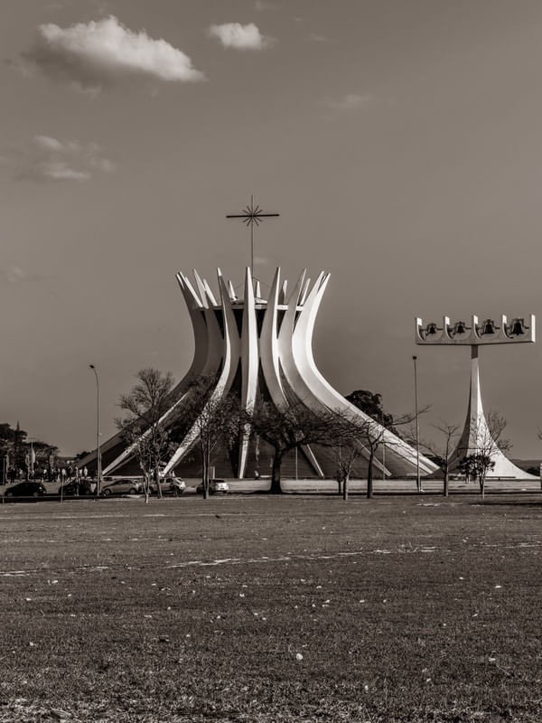 CATEDRAL DE BRASÍLIA EM PRETO E BRANCO 02