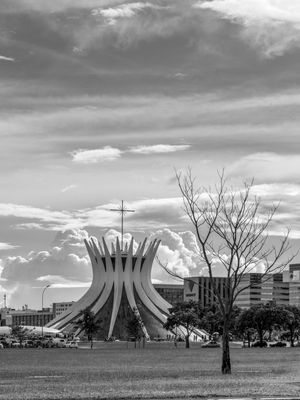 ESPLANADA E CATEDRAL DE BRASÍLIA