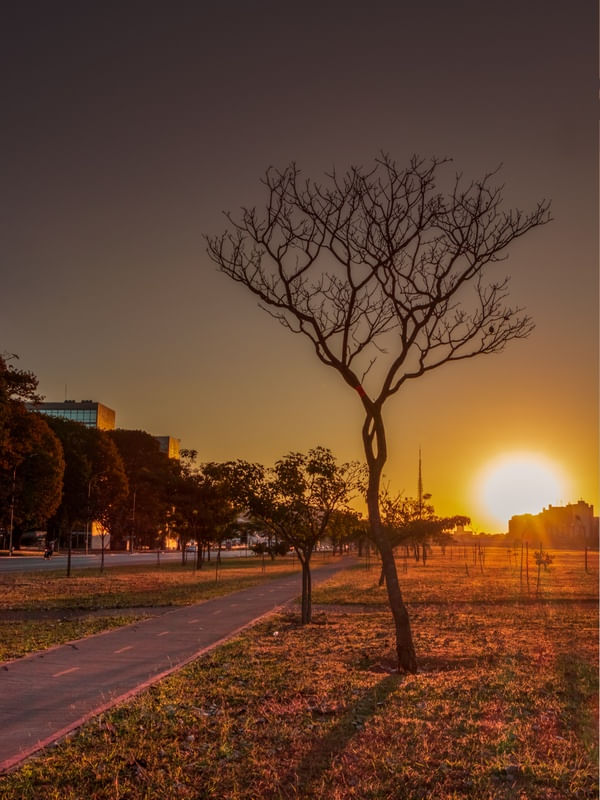 BELO PÔR DO SOL NA ESPLANADA DOS MINISTÉRIOS
