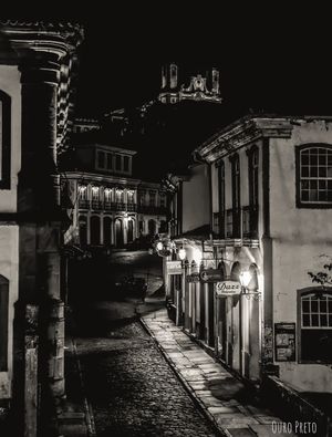 OURO NOTURNO