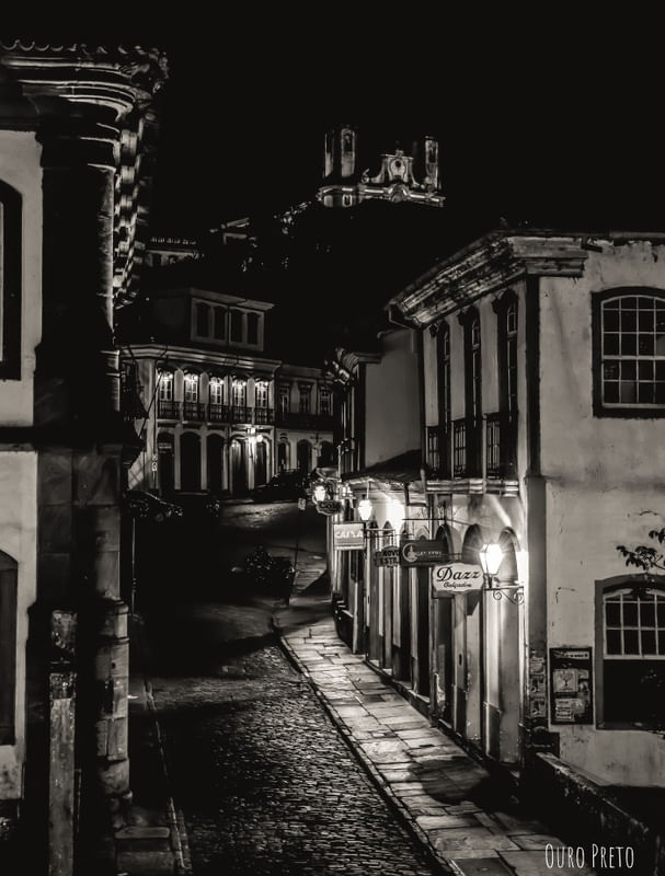 OURO NOTURNO