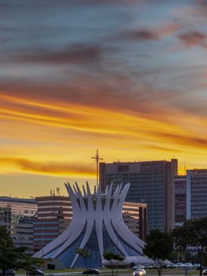 CATEDRAL DE BRASÍLIA COM UM CÉU ESPETACULAR