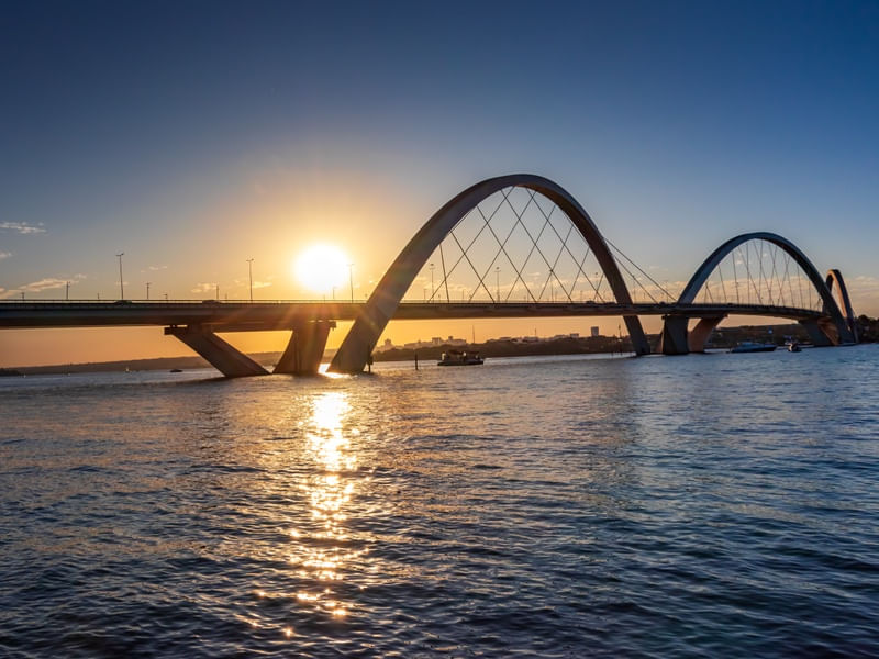 PONTE JK COM O PÔR DO SOL