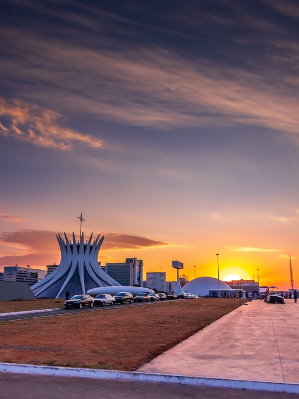 CATEDRAL DE BRASÍLIA E O PÔR DO SOL