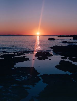 RAIOS DO PÔR DO SOL NA PRAIA