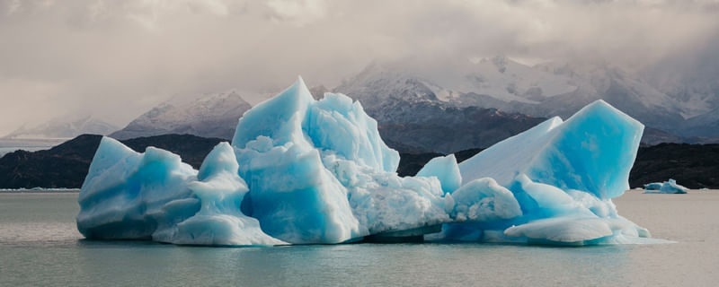 ICEBERG - 50°2'31.716 S 73°16'16.5 W
