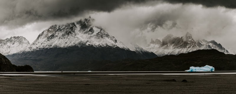 LAGO GREY 51°7'7.2" S 73°7'51.358" W
