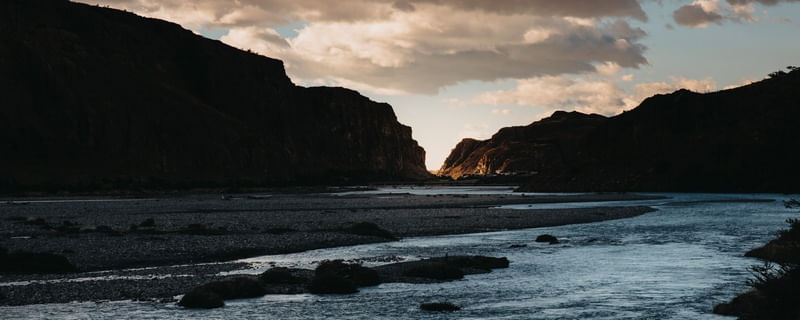 AMANHECER NO RIO LAS VUELTAS - EL CHALTEN