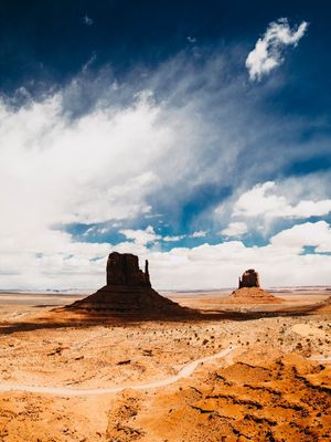 WEST AND EAST MITTEN BUTTES - MONUMENT VALEY - ARIZONA, ESTADOS UNIDOS
