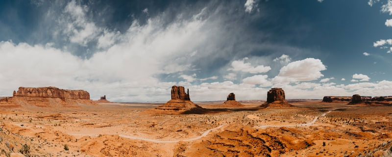 ESTRADA DE TERRA NO MONUMENT VALLEY 36°58'57.474 N 110°6'41.717 W