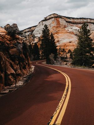 CURVAS NA ESTRADA DO ZION NATIONAL PARK