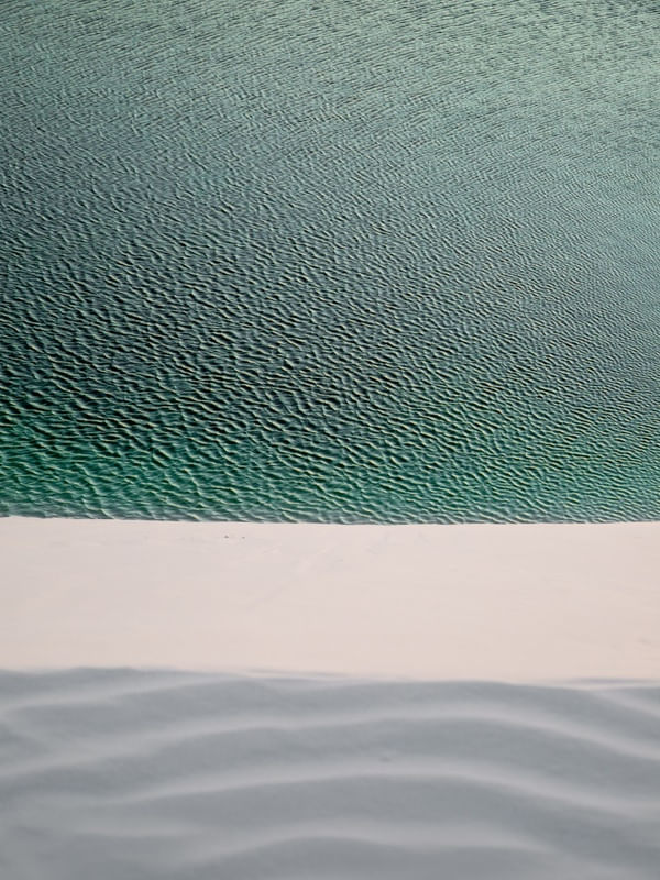 MEIO A MEIO MAR AREIA