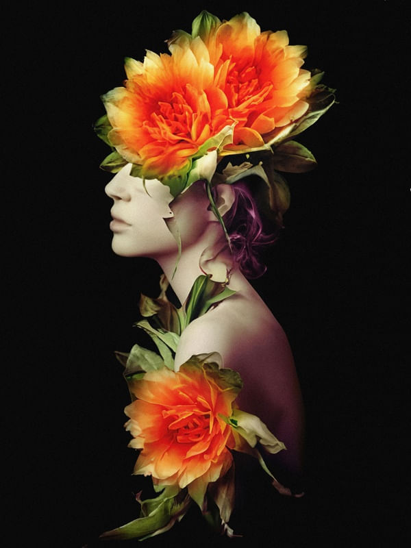 MULHER COM FLORES SURREAL BY AI