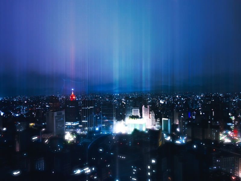 ATRAIDO PELAS LUZES