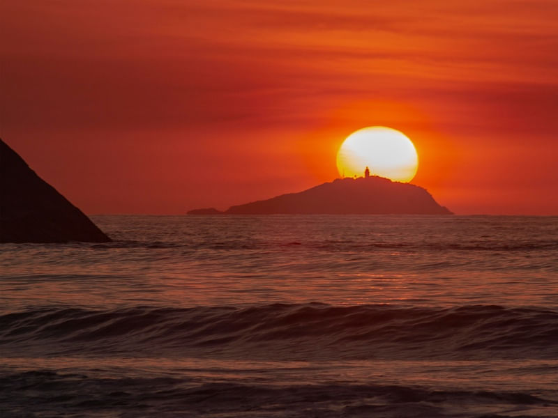 O SOL E O FAROL
