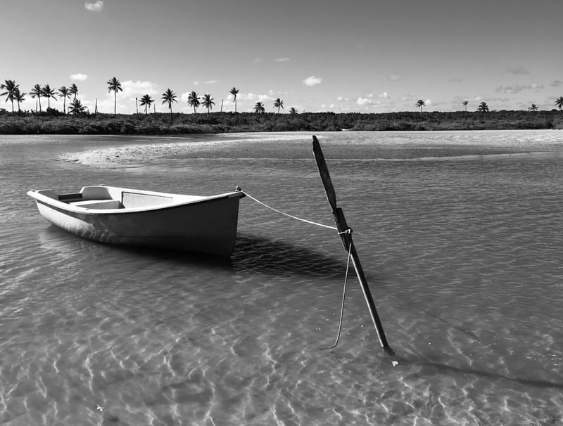 UM BARCO NA PRAIA
