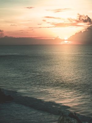 O SOL E NORONHA