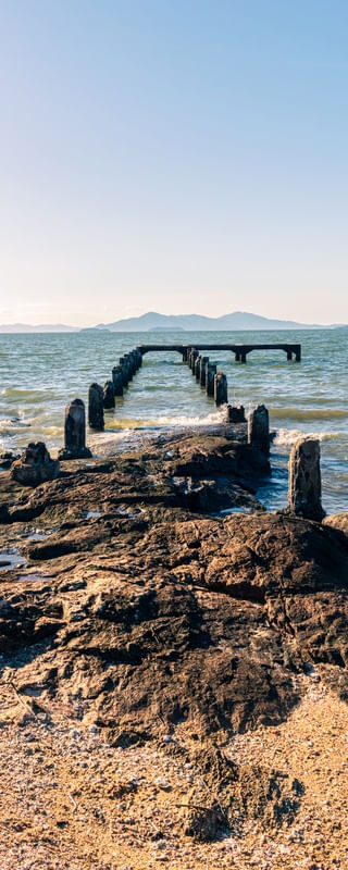 UM PIER DESTRUIDO