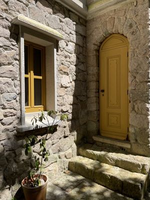 PORTA E JANELA AMARELA I