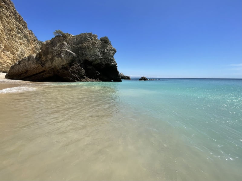 MAR COM ÁGUA TRANSPARENTE