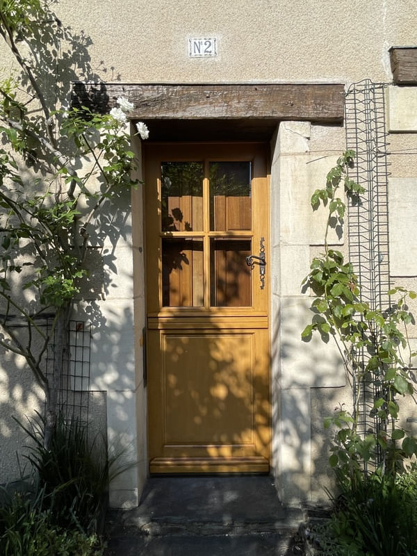 PORTA AMARELA EM ANGERS