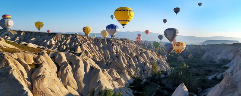 O MÁGICO VOO DOS BALÕES NOS VALES DA CAPADOCIA