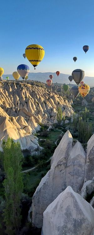 O MERGULHO DOS BALÕES NOS VALES DA CAPADOCIA