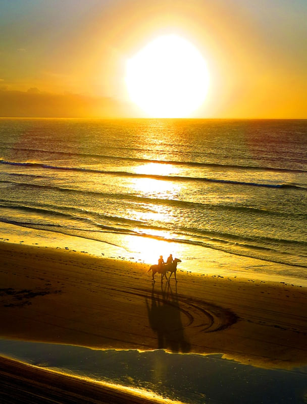 CAVALGADA NO PÔR DO SOL DE JERI