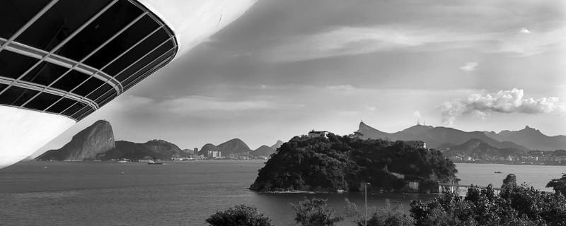 MONTANHAS DO RIO EM P&B