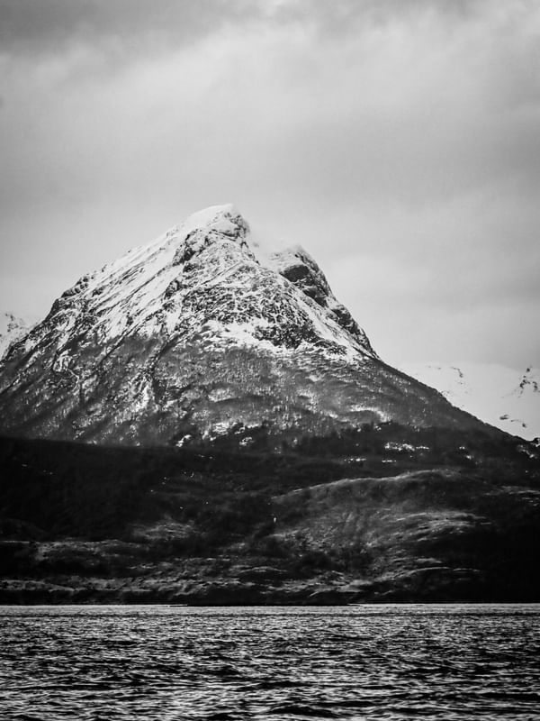 MONTANHA DE USHUAIA SEM CORES