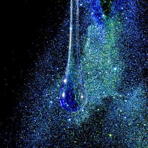 GOTA DE VIDRO AZUL COM GLITTER