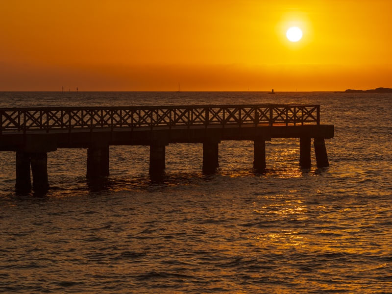 MAR PÍER AO NASCER DO SOL
