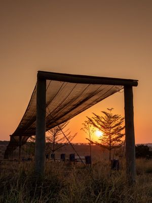 BELO PÔR DO SOL NO CAMPO