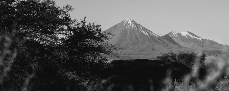 DESERTO E VULCÃO - A MAGNITUDE DO LICANCABUR NO ATACAMA PB