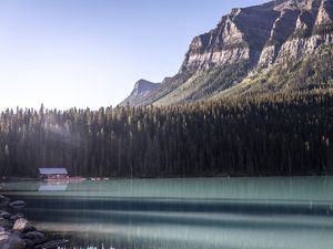 LUZES SOBRE O LAGO