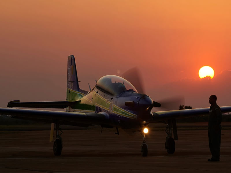 PLANE 004