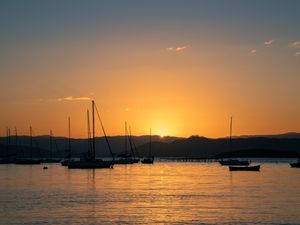 POR DO SOL DOURADO EM FLORIANÓPOLIS