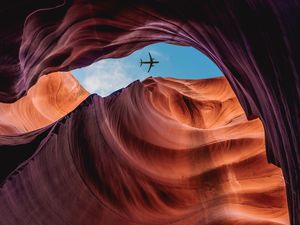 ANTELOPE CANYON IN THE MORNING