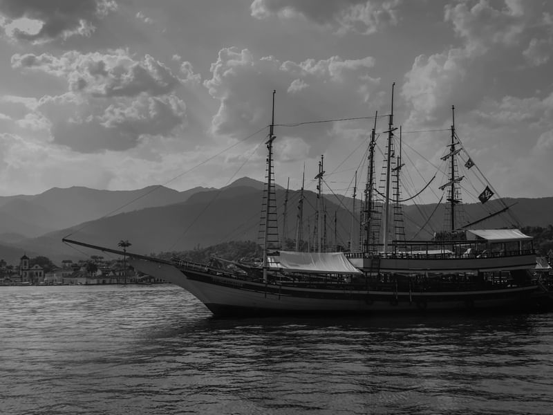 TARDE EM PARATY