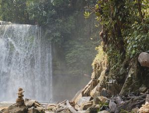 CACHOEIRA NO MEIO DA AMAZÔNIA