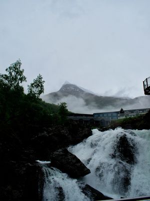 CLOUDYWATERFALL