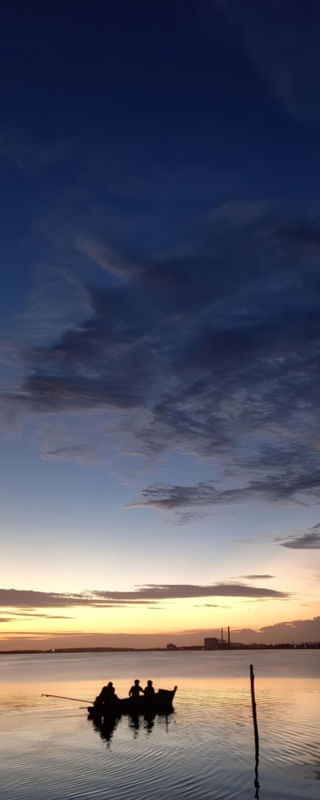 PÔR DO SOL E PESCADORES