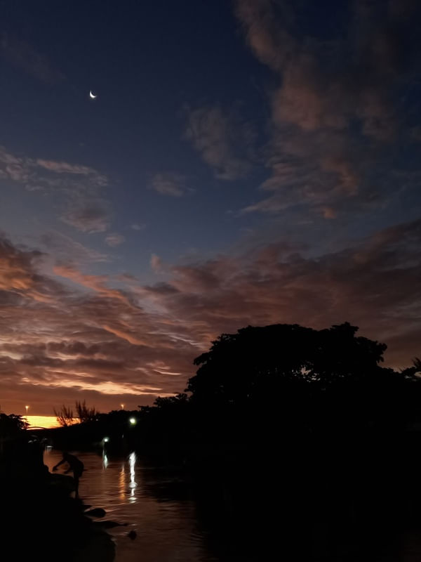 A NOITE ESTÁ CHEGANDO
