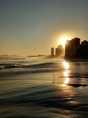 REFLEXO NAS ONDAS NA PRAIA DA BARRA DA TIJUCA