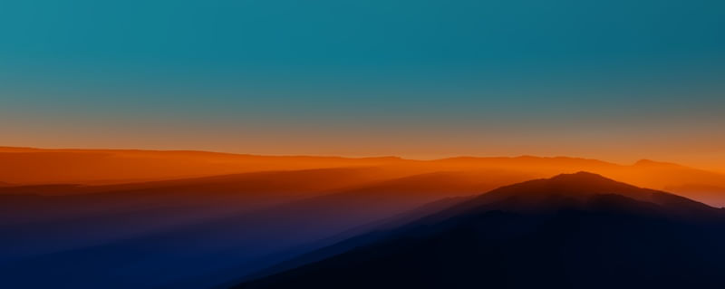 BELO ENTARDECER NAS MONTANHAS