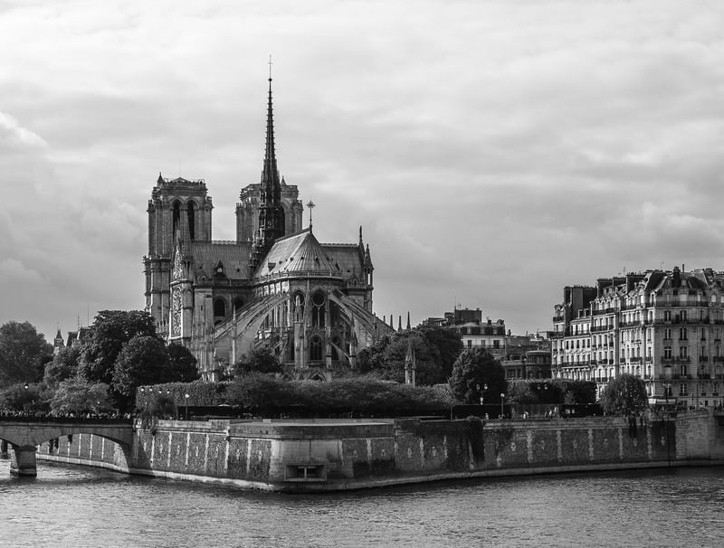 NOTRE DAME DE PARIS NO SÉCULO 19
