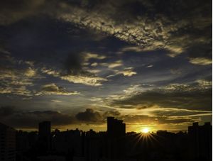 POR DO SOL NA CIDADE GRANDE