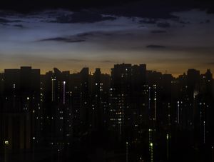 E QUANDO CHEGA A NOITE...