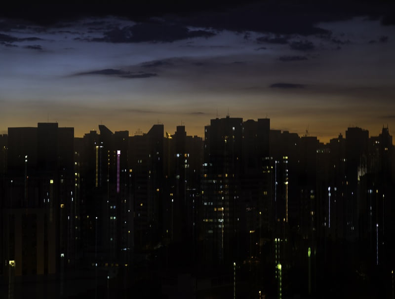 E QUANDO CHEGA A NOITE...