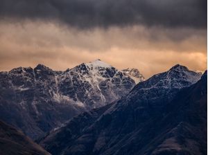 DRAMA SOBRE PICOS NEVADOS